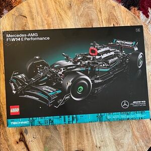 Lego Mercedes-AMG F1 W14 E Performance model set